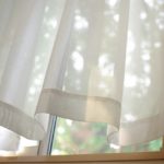 紫外線は室内でも対策必要 カーテンの効果と防止フィルムの紹介