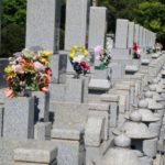 墓参りでの服装やマナー 友人としていく場合の持ち物や手順は?