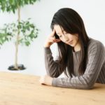 台風が接近して頭痛が起きる原因は?解消法や事前の予防法を紹介