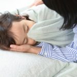夜間断乳の進め方と寝かしつけ方法は?断乳当日の流れや注意点まとめ【体験談】