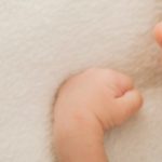 赤ちゃんが吐き戻した後の注意と病気の可能性 防止する方法紹介☆