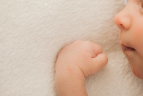 赤ちゃんが吐き戻した後の注意と病気の可能性 防止する方法紹介 ｈａｎａの知恵袋