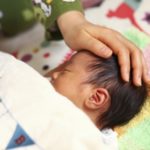 赤ちゃんの絶壁を治す方法はいつまで効果あるの?自然に治ることは?
